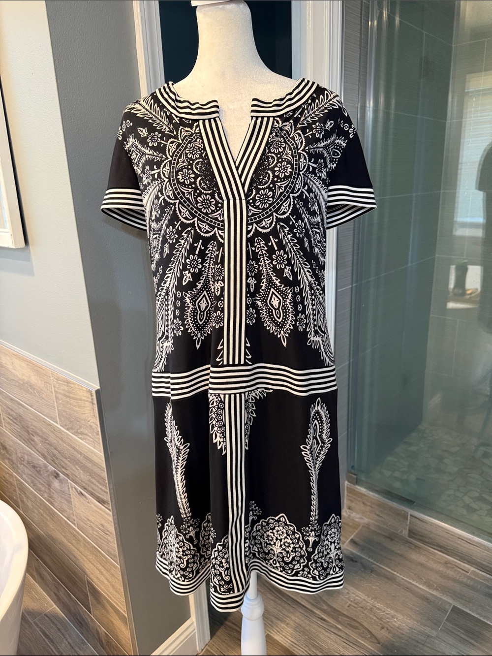 Joseph Ribkoff Black White Medallion Print Shift Dress Size 12 Boho - Picture 2 of 8